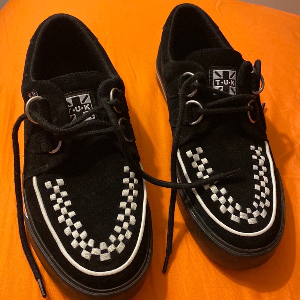 Tuk Shoes